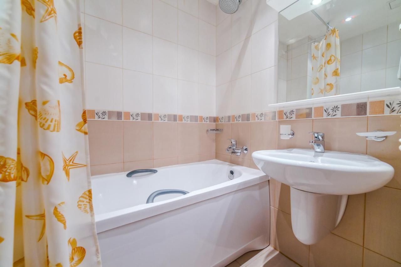 Zvezda Hotel Minsk Dış mekan fotoğraf